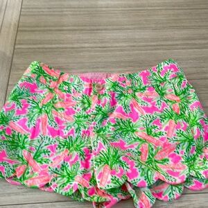 Lilly Putz, her buttercup shorts